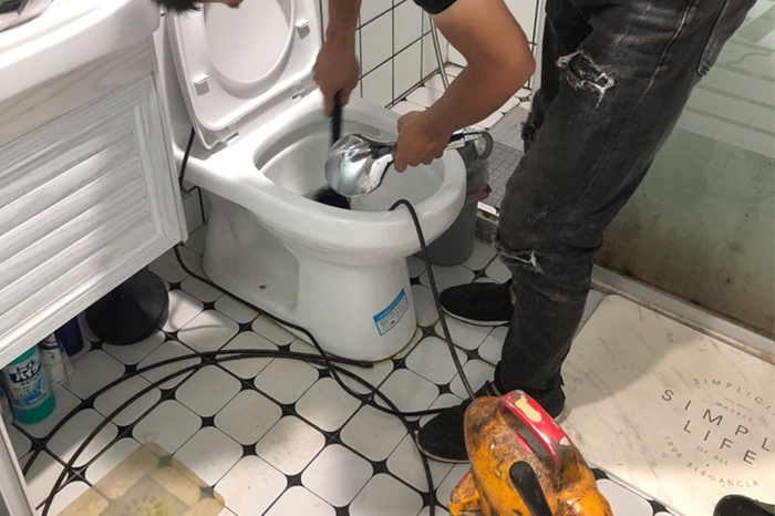 鄄城马桶堵塞自己疏通还是找师傅?专业上门服务让你省时更省心
