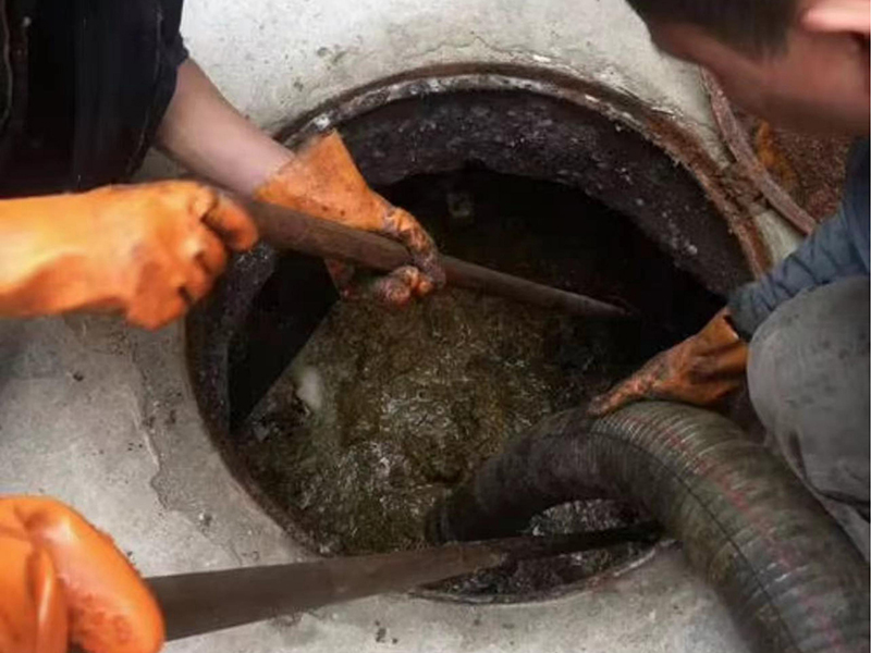 鄄城清理化粪池时如何避免沼气的危害?